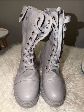 Wanted Lace-Up Combat Boots - Light Gray